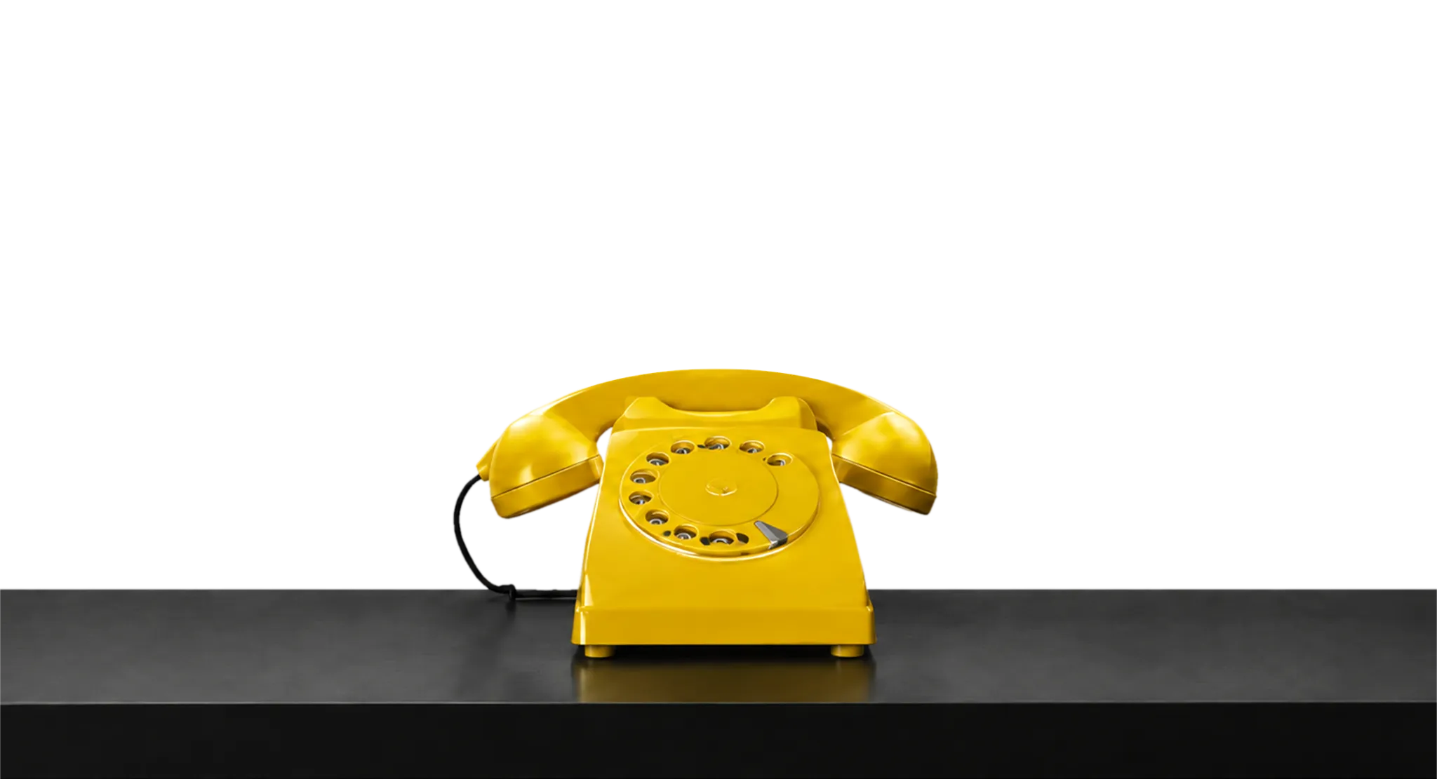 Teléfono amarillo vintage