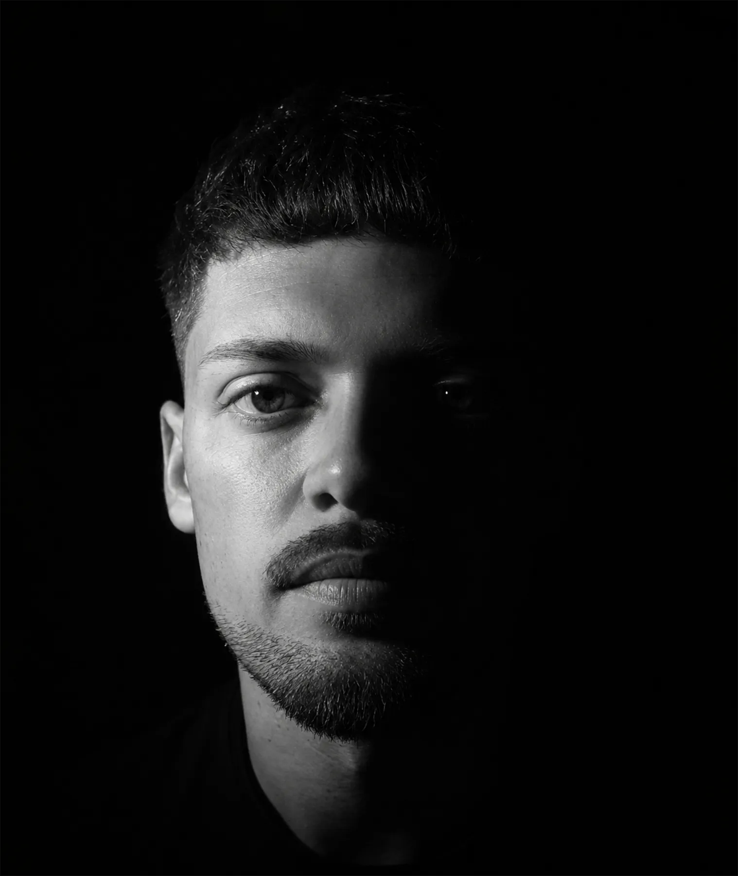 Retrato en blanco y negro de Sergio Bayort